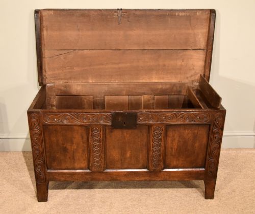 OAK COFFER THREE PANELED HANDSOME EARLY 18TH CENTURY - ADDITIONAL PHOTO 6