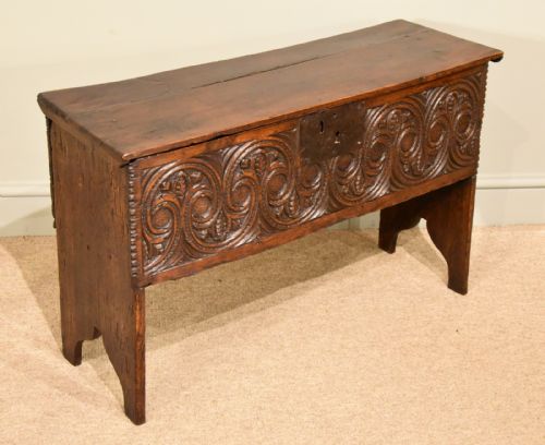 coffer carved oak from late 17th century - CATEGORY: ANTIQUE CHESTS - DATED 17TH CENTURY