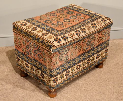 OTTOMAN COVERED IN 19TH CENTURY KILIM - ADDITIONAL PHOTO 2