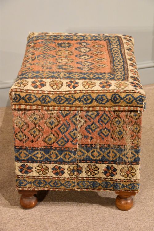 OTTOMAN COVERED IN 19TH CENTURY KILIM - ADDITIONAL PHOTO 4