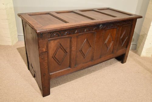 A LARGE OAK COFFER FROM LATE 17TH CENTURY - ADDITIONAL PHOTO 6