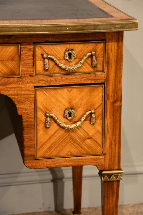 LOUIS XVI KNEEHOLE WRITING TABLE IN TULIPWOOD - ADDITIONAL PHOTO 2