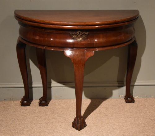 george ii tea table on cabriole legs - CATEGORY: ANTIQUE TABLES - DATED 18TH CENTURY