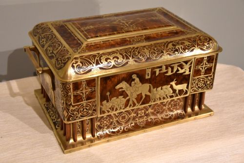 AMBROYNA SEWING BOX BEAUTIFULLY DECORATED IN BRASS - ADDITIONAL PHOTO 7