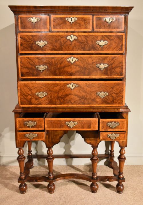 WALNUT CHEST ON STAND WILLIAM AND MARY - ADDITIONAL PHOTO 1