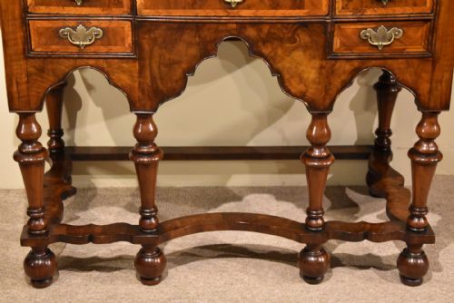 WALNUT CHEST ON STAND WILLIAM AND MARY - ADDITIONAL PHOTO 4