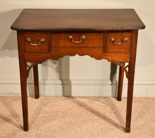 oak lowboy 18th century - CATEGORY: ANTIQUE FURNITURE - DATED 18TH CENTURY