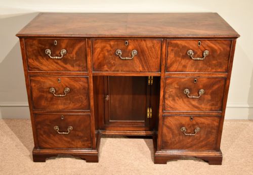 GEORGE III MAHOGANY KNEEHOLE DESK - ADDITIONAL PHOTO 1