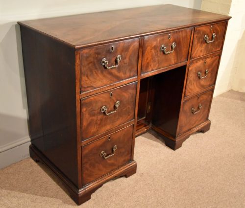 GEORGE III MAHOGANY KNEEHOLE DESK - ADDITIONAL PHOTO 5