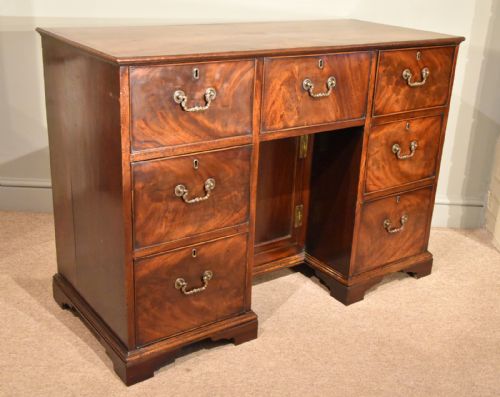 GEORGE III MAHOGANY KNEEHOLE DESK - ADDITIONAL PHOTO 6