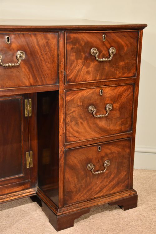 GEORGE III MAHOGANY KNEEHOLE DESK - ADDITIONAL PHOTO 7