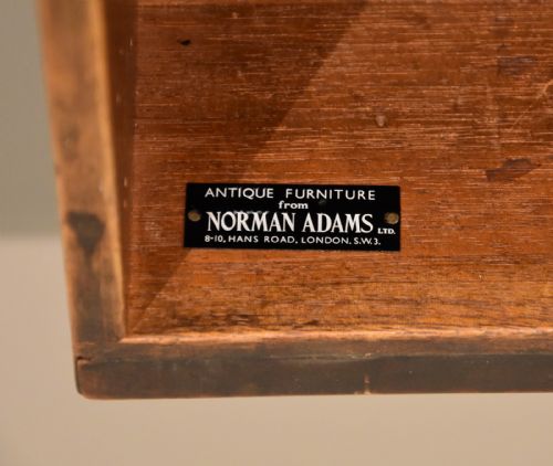 GEORGE III MAHOGANY KNEEHOLE DESK - ADDITIONAL PHOTO 10