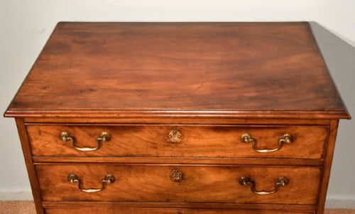 GEORGE III SMALL CHEST OF DRAWERS - ADDITIONAL PHOTO 3