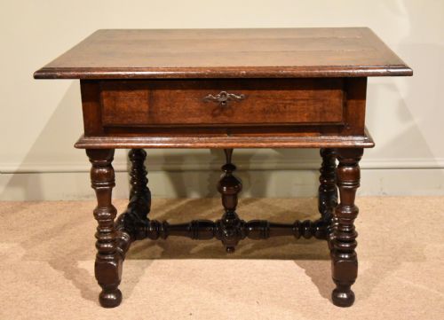 oak centre table 17th century - CATEGORY: ANTIQUE TABLES - DATED 17TH CENTURY