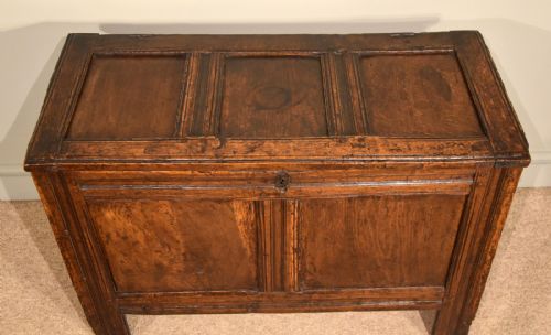 OAK THREE PANELLED COFFER TRANSITIONAL PERIOD - ADDITIONAL PHOTO 3