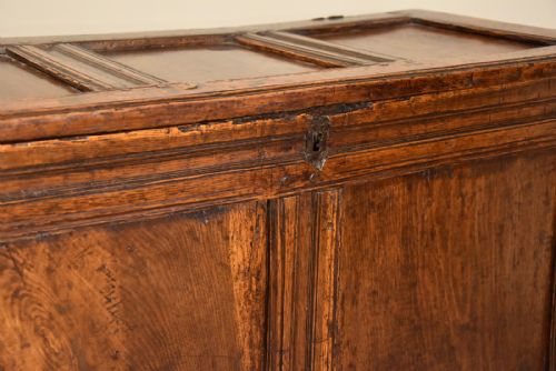 OAK THREE PANELLED COFFER TRANSITIONAL PERIOD - ADDITIONAL PHOTO 5