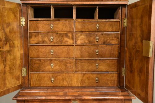 QUEEN ANNE BURR WALNUT CABINET ON STAND - ADDITIONAL PHOTO 3