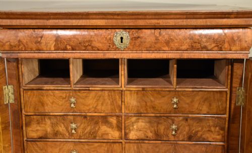 QUEEN ANNE BURR WALNUT CABINET ON STAND - ADDITIONAL PHOTO 4