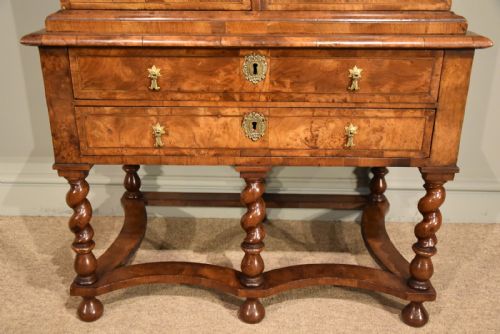 QUEEN ANNE BURR WALNUT CABINET ON STAND - ADDITIONAL PHOTO 6