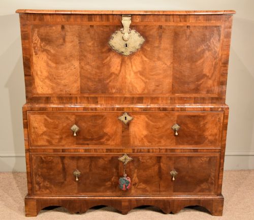 william and mary walnut chest 17th century - CATEGORY: ANTIQUE CHESTS - DATED 17TH CENTURY