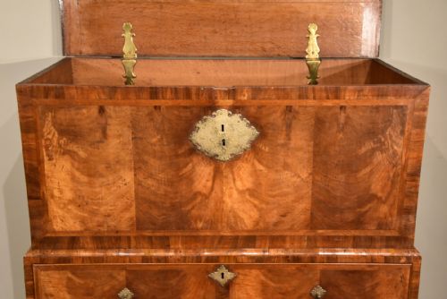 WILLIAM AND MARY WALNUT CHEST 17TH CENTURY - ADDITIONAL PHOTO 3
