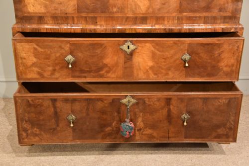 WILLIAM AND MARY WALNUT CHEST 17TH CENTURY - ADDITIONAL PHOTO 4