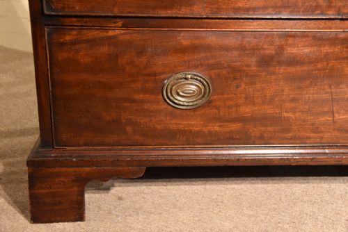 GEORGE III MAHOGANY LINEN PRESS - ADDITIONAL PHOTO 6
