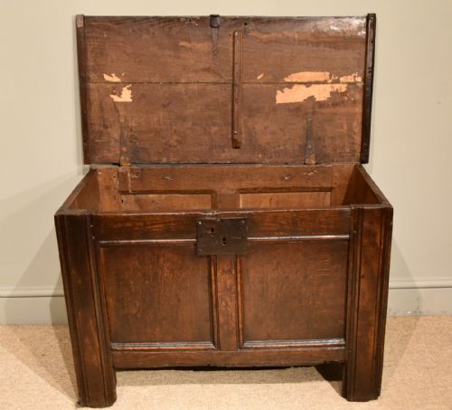 WEST COUNTRY 17TH CENTURY OAK COFFER - ADDITIONAL PHOTO 2