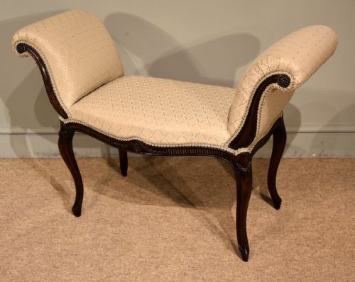 CARVED WINDOW SEAT OF ELEGANT HEPPLEWHITE STYLE - ADDITIONAL PHOTO 4