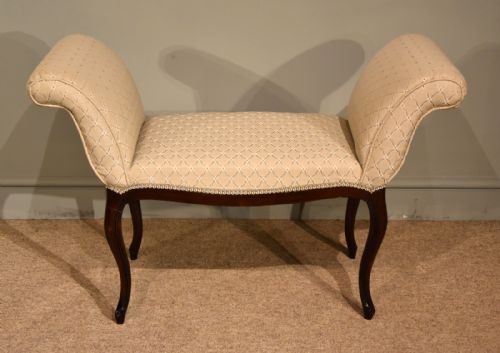 CARVED WINDOW SEAT OF ELEGANT HEPPLEWHITE STYLE - ADDITIONAL PHOTO 5