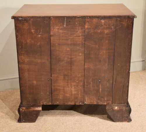 GEORGE III MAHOGANY KNEEHOLE DESK - ADDITIONAL PHOTO 1