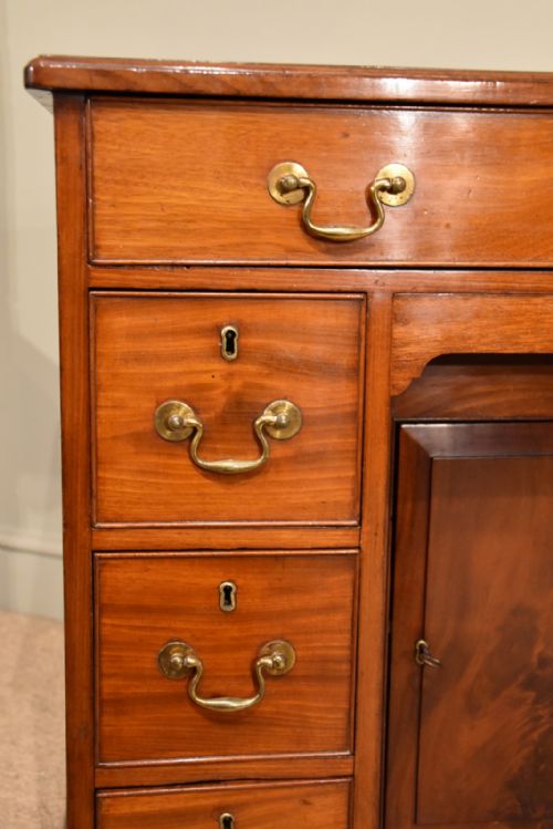 GEORGE III MAHOGANY KNEEHOLE DESK - ADDITIONAL PHOTO 2