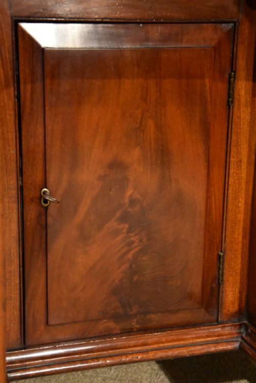 GEORGE III MAHOGANY KNEEHOLE DESK - ADDITIONAL PHOTO 4