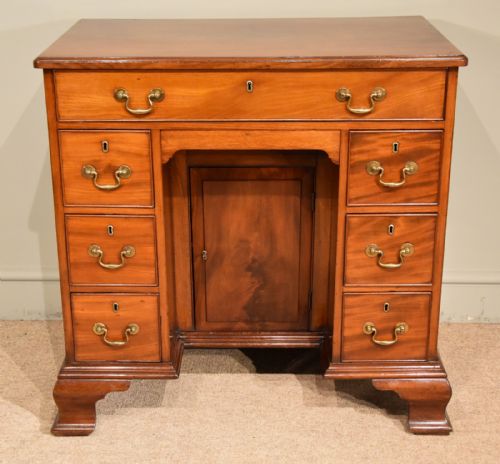 george iii mahogany kneehole desk - CATEGORY: ANTIQUE DESKS - DATED 18TH CENTURY