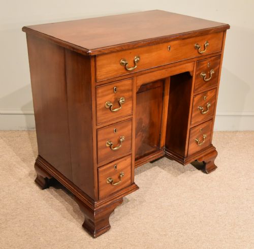 GEORGE III MAHOGANY KNEEHOLE DESK - ADDITIONAL PHOTO 8
