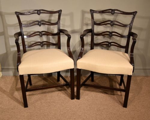 SET OF EIGHT DINING CHAIRS CHIPPENDALE STYLE - ADDITIONAL PHOTO 1