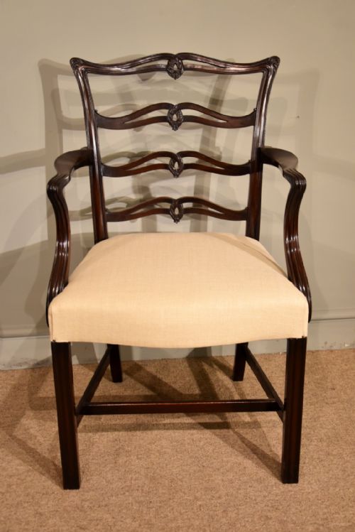 SET OF EIGHT DINING CHAIRS CHIPPENDALE STYLE - ADDITIONAL PHOTO 2