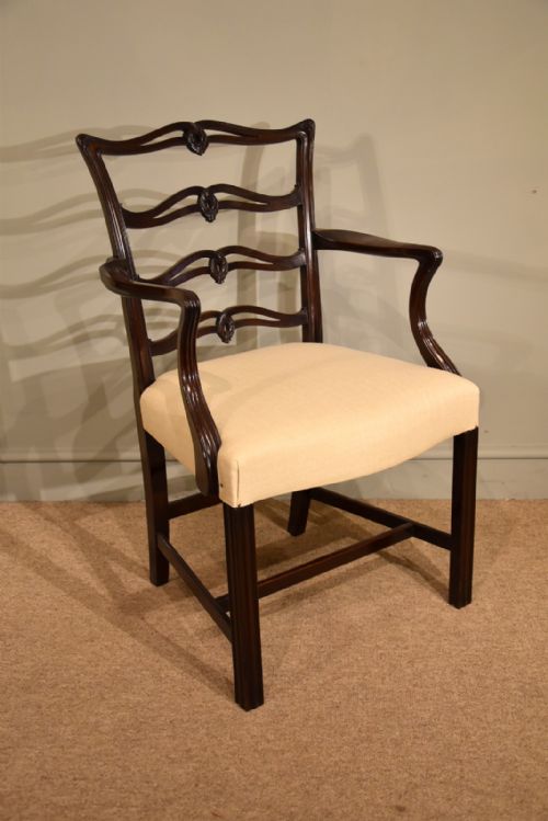SET OF EIGHT DINING CHAIRS CHIPPENDALE STYLE - ADDITIONAL PHOTO 6