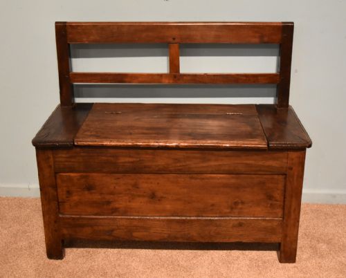 french chestnut bench with lid - CATEGORY: ANTIQUE FURNITURE - DATED 19TH CENTURY
