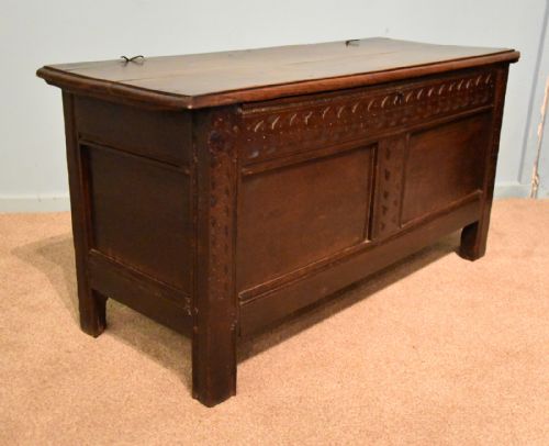 17TH CENTURY OAK CARVED COFFER - ADDITIONAL PHOTO 5