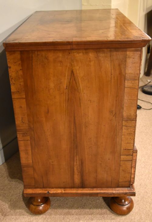 GEORGE I WALNUT CHEST OF DRAWERS - ADDITIONAL PHOTO 4