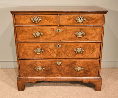 18th century walnut chest of drawers - CATEGORY: ANTIQUE CHEST OF DRAWERS - DATED 18TH CENTURY