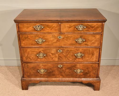 18TH CENTURY WALNUT CHEST OF DRAWERS - ADDITIONAL PHOTO 1