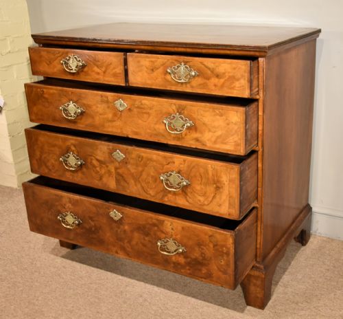 18TH CENTURY WALNUT CHEST OF DRAWERS - ADDITIONAL PHOTO 3
