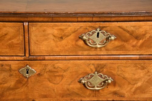 18TH CENTURY WALNUT CHEST OF DRAWERS - ADDITIONAL PHOTO 6
