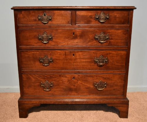 small george iii red walnut chest of drawers - CATEGORY: ANTIQUE CHEST OF DRAWERS - DATED 18TH CENTURY