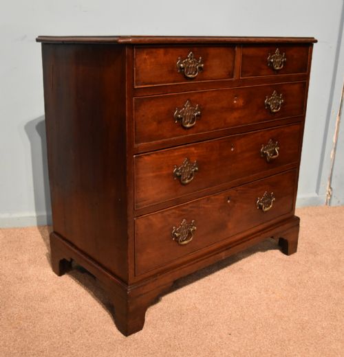 SMALL GEORGE III RED WALNUT CHEST OF DRAWERS - ADDITIONAL PHOTO 1