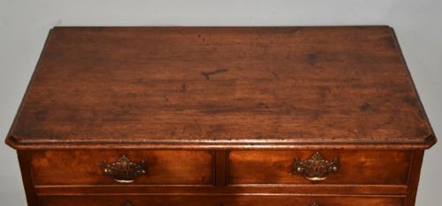 SMALL GEORGE III RED WALNUT CHEST OF DRAWERS - ADDITIONAL PHOTO 2