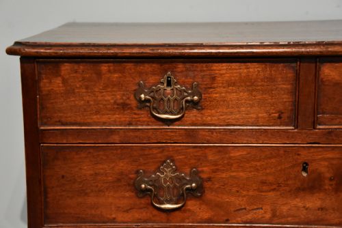 SMALL GEORGE III RED WALNUT CHEST OF DRAWERS - ADDITIONAL PHOTO 3