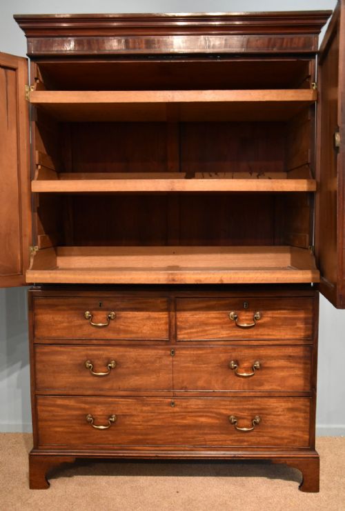 A GEORGE III HEPPLEWHITE DESIGN LINEN PRESS - ADDITIONAL PHOTO 2